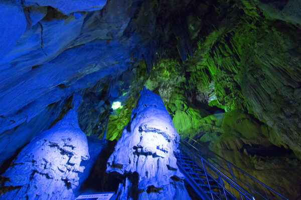 ถ้ำหินปูนอะบุคุมะ (Abukuma Cave)